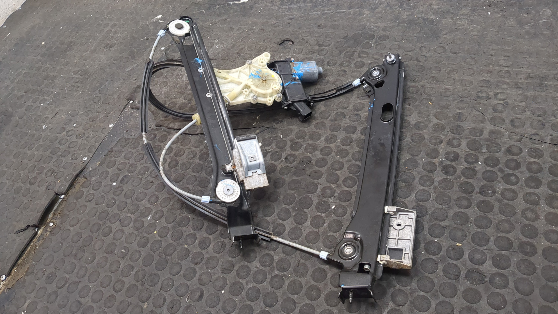 Стеклоподъемник электр. передний правый