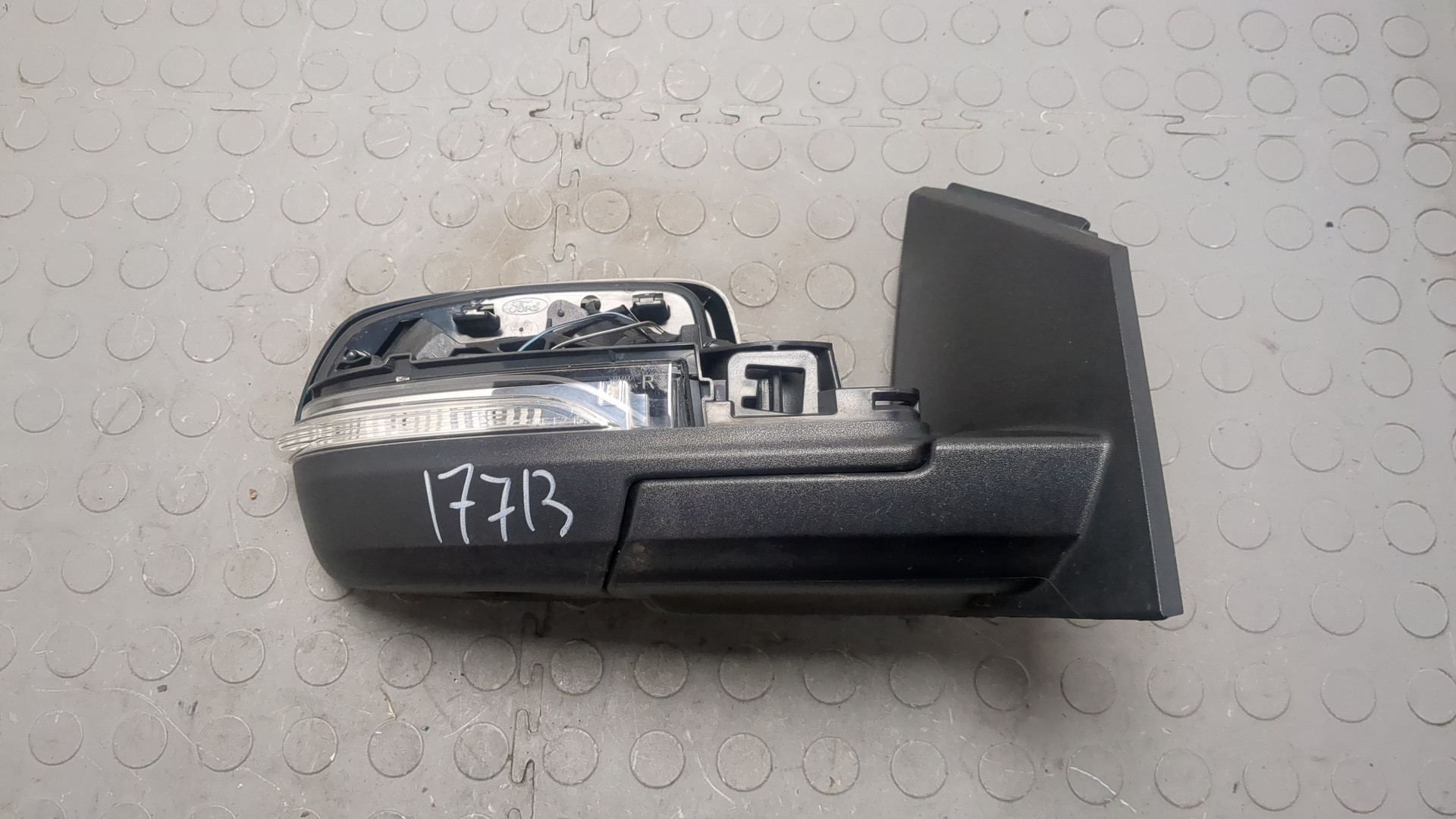 Зеркало правое электрическое