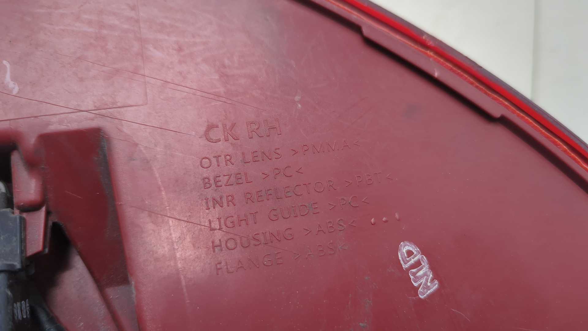 Фонарь задний правый