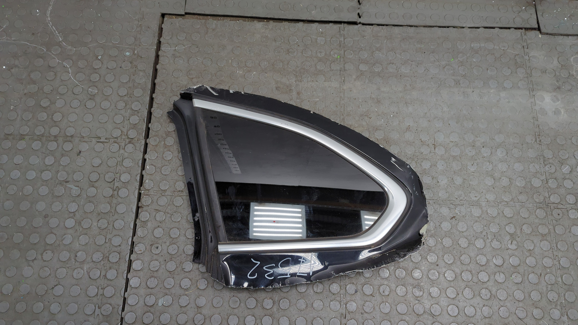 Стекло боковое