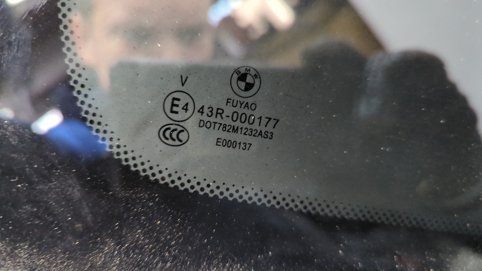 Стекло боковое