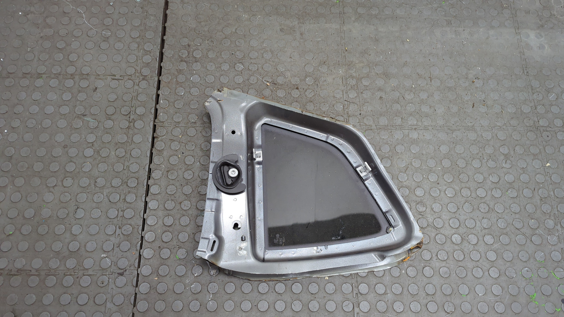 Стекло кузовное глухое правое