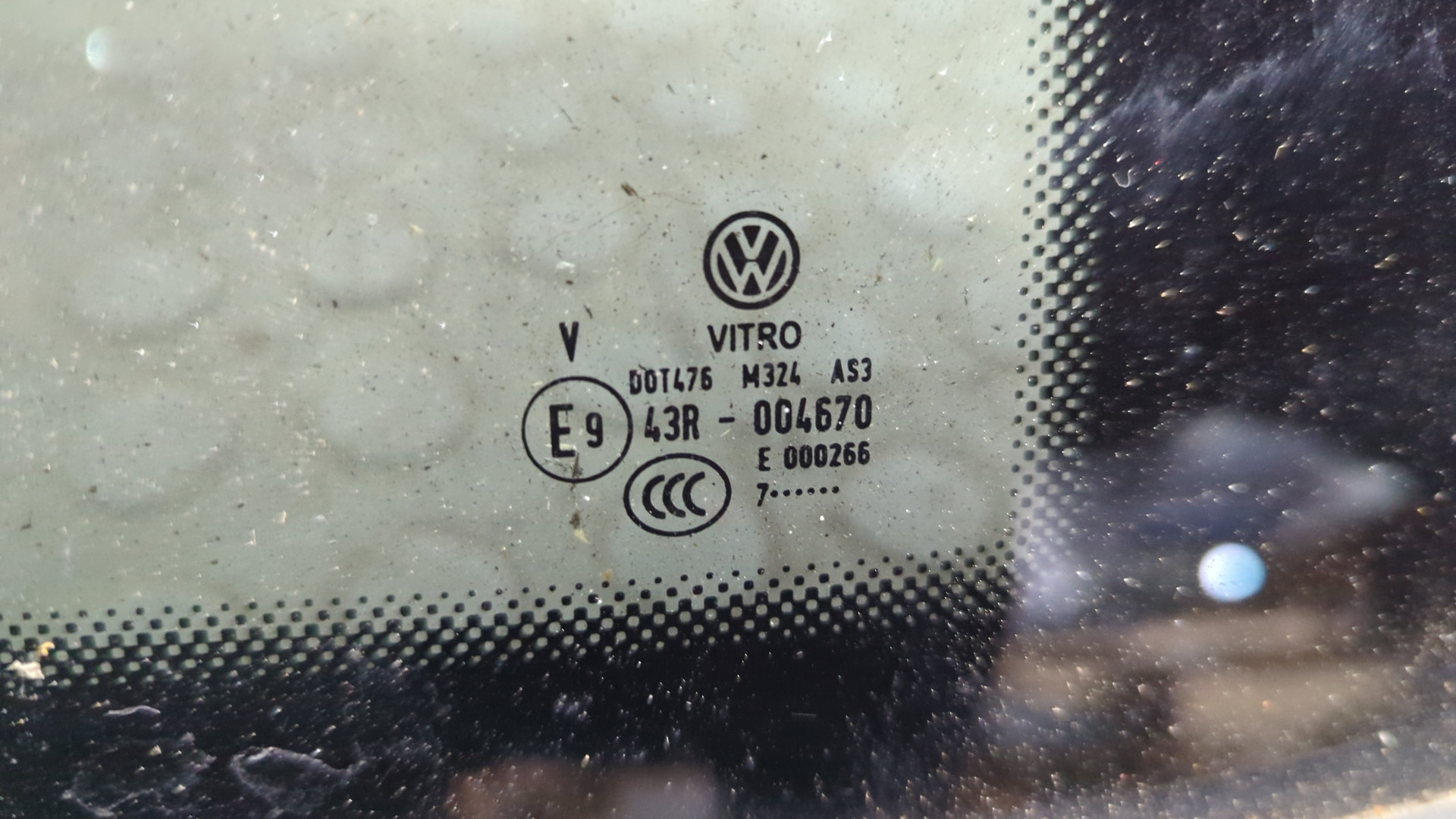 Стекло кузовное глухое правое