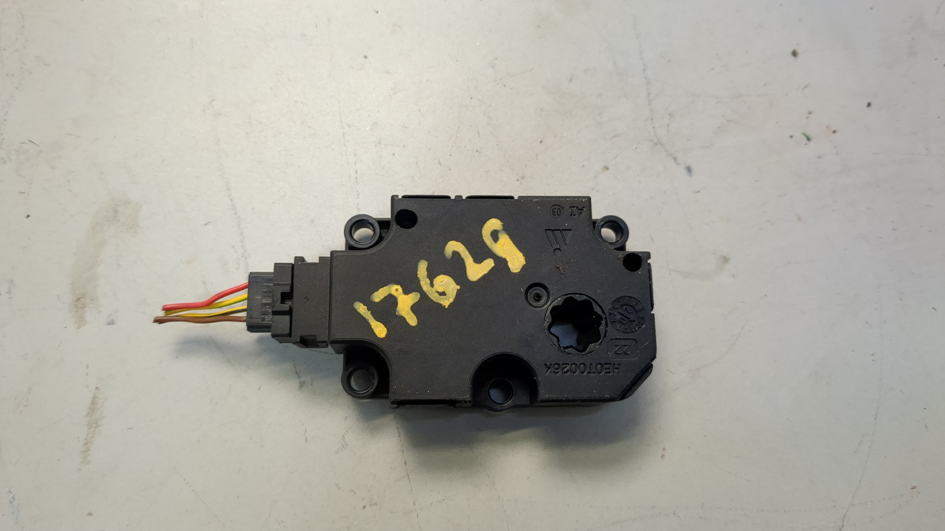 Моторчик заслонки печки