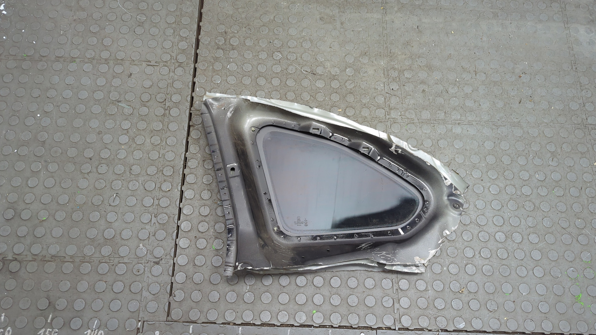 Стекло кузовное глухое правое