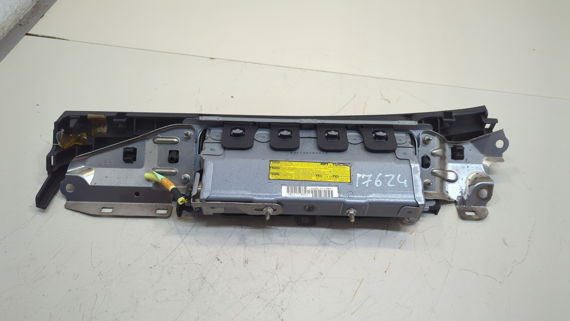 Подушка безопасности нижняя (для колен)