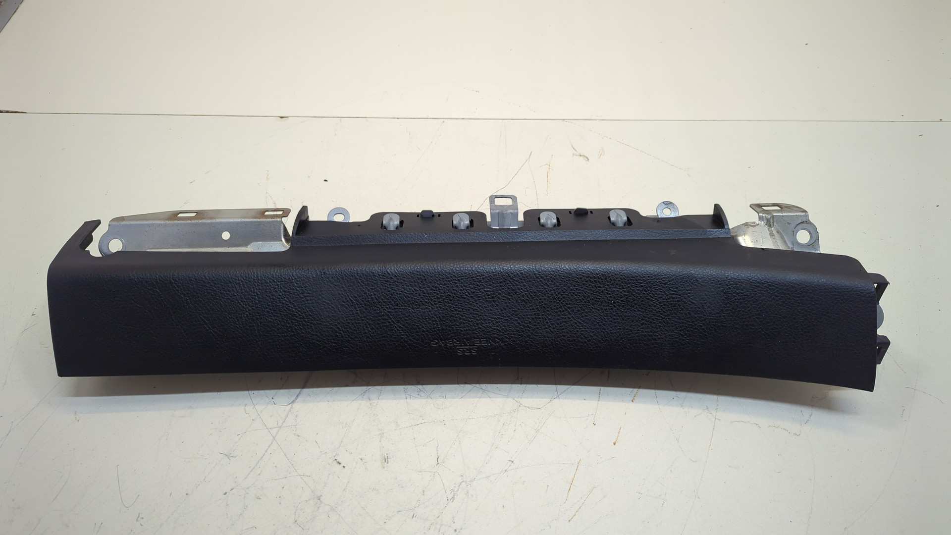 Подушка безопасности нижняя (для колен)