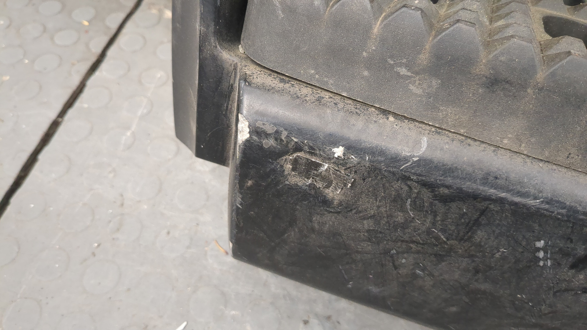 Подножка левая