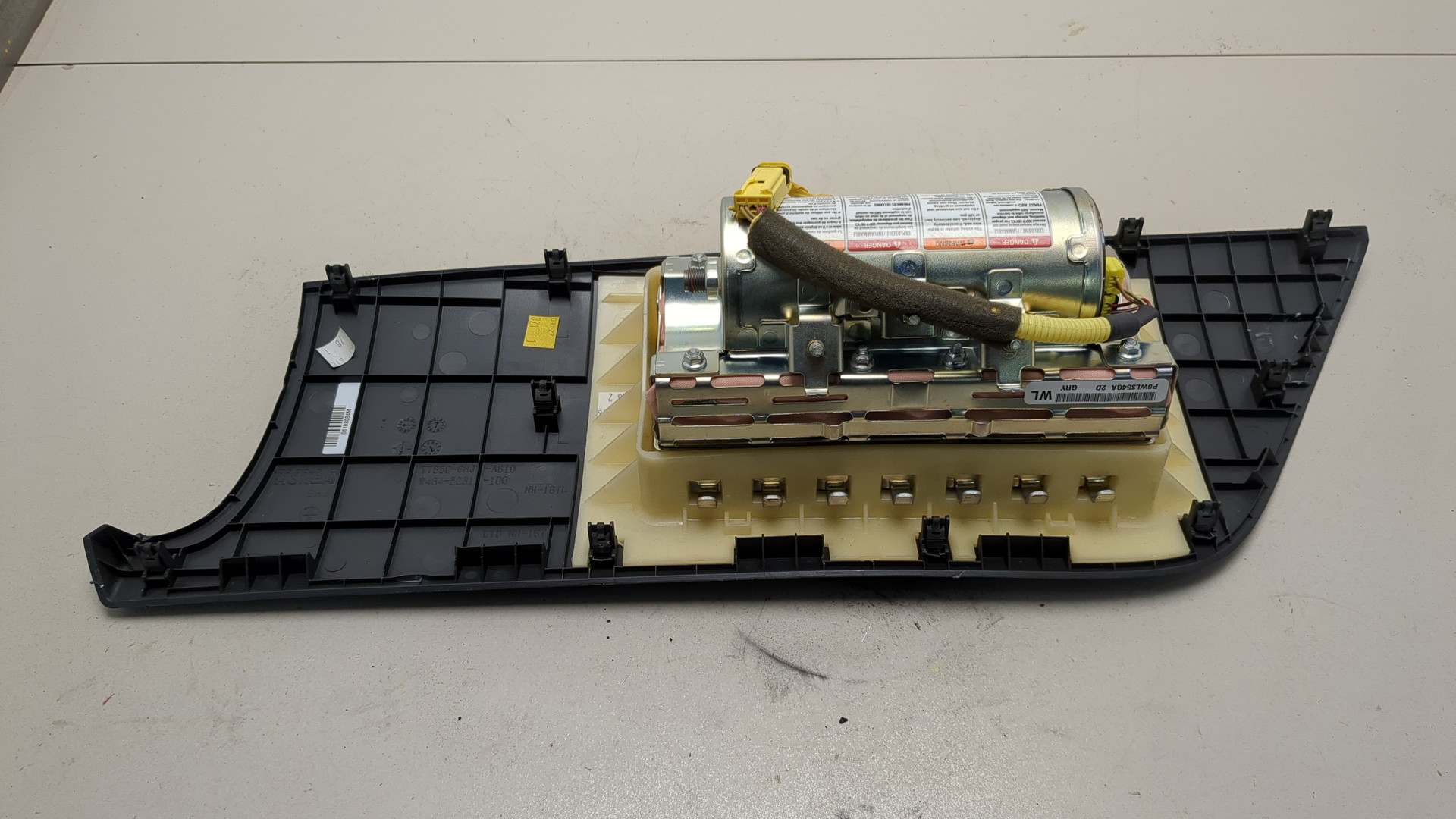 Подушка безопасности пассажирская (в торпедо)