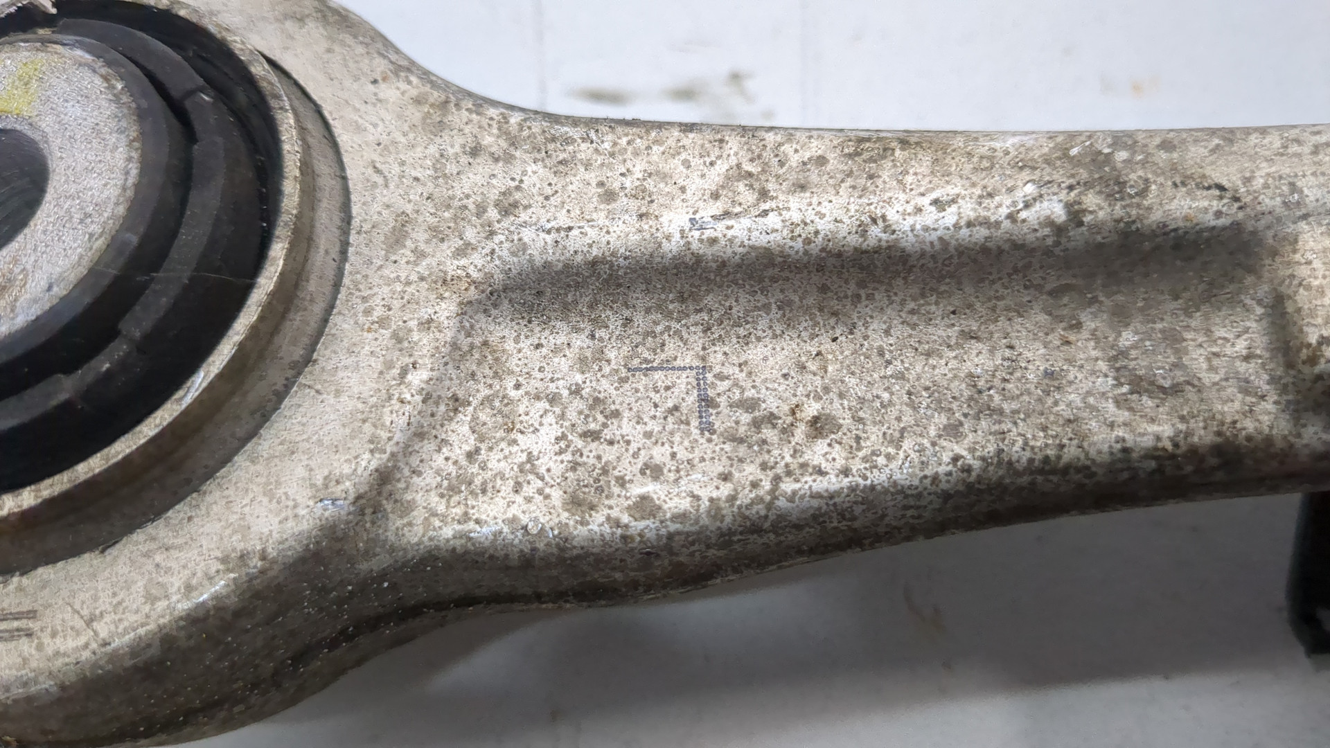 Рычаг задний левый