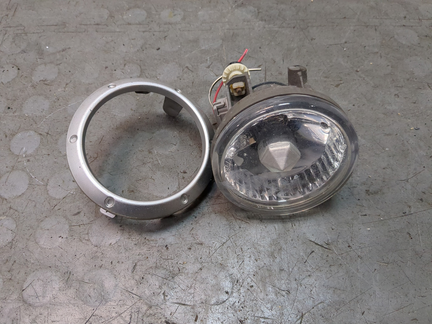 Фара противотуманная правая