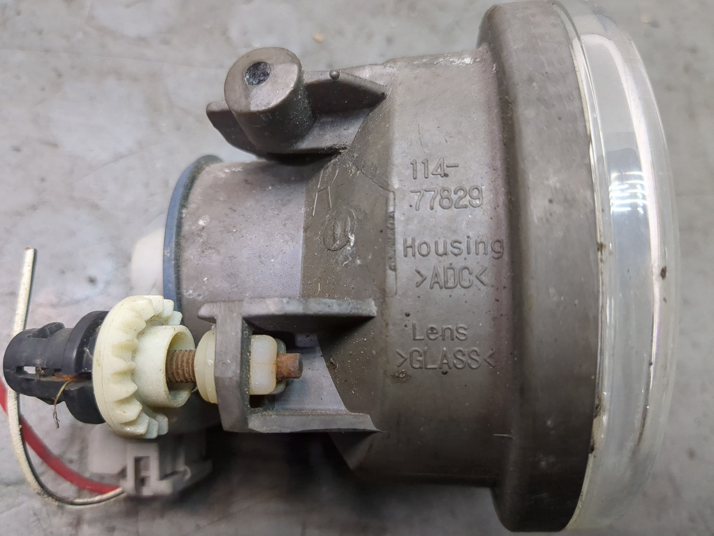 Фара противотуманная правая