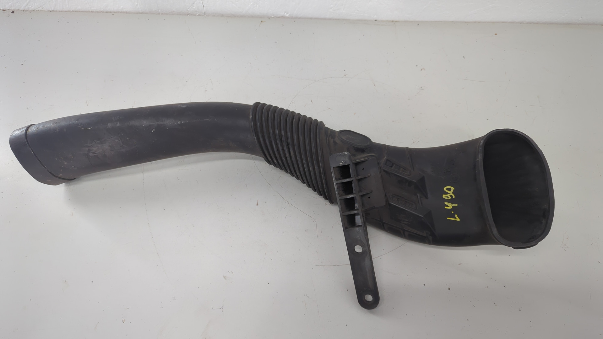 Патрубок воздушного фильтра