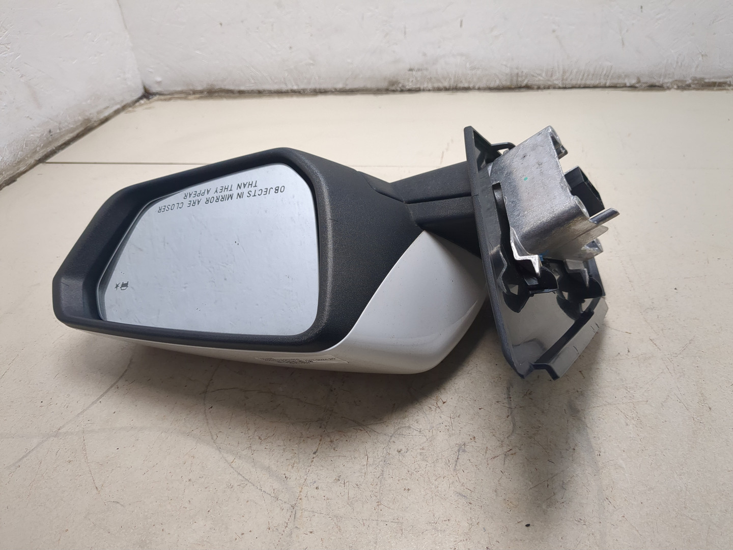 Зеркало правое электрическое