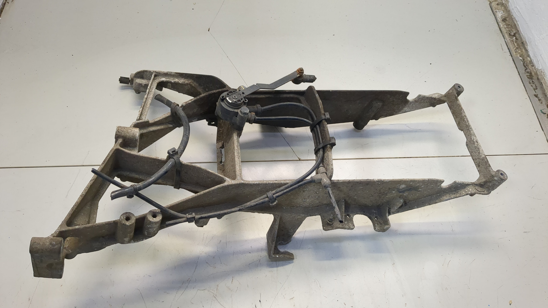 Кронштейн фар правый