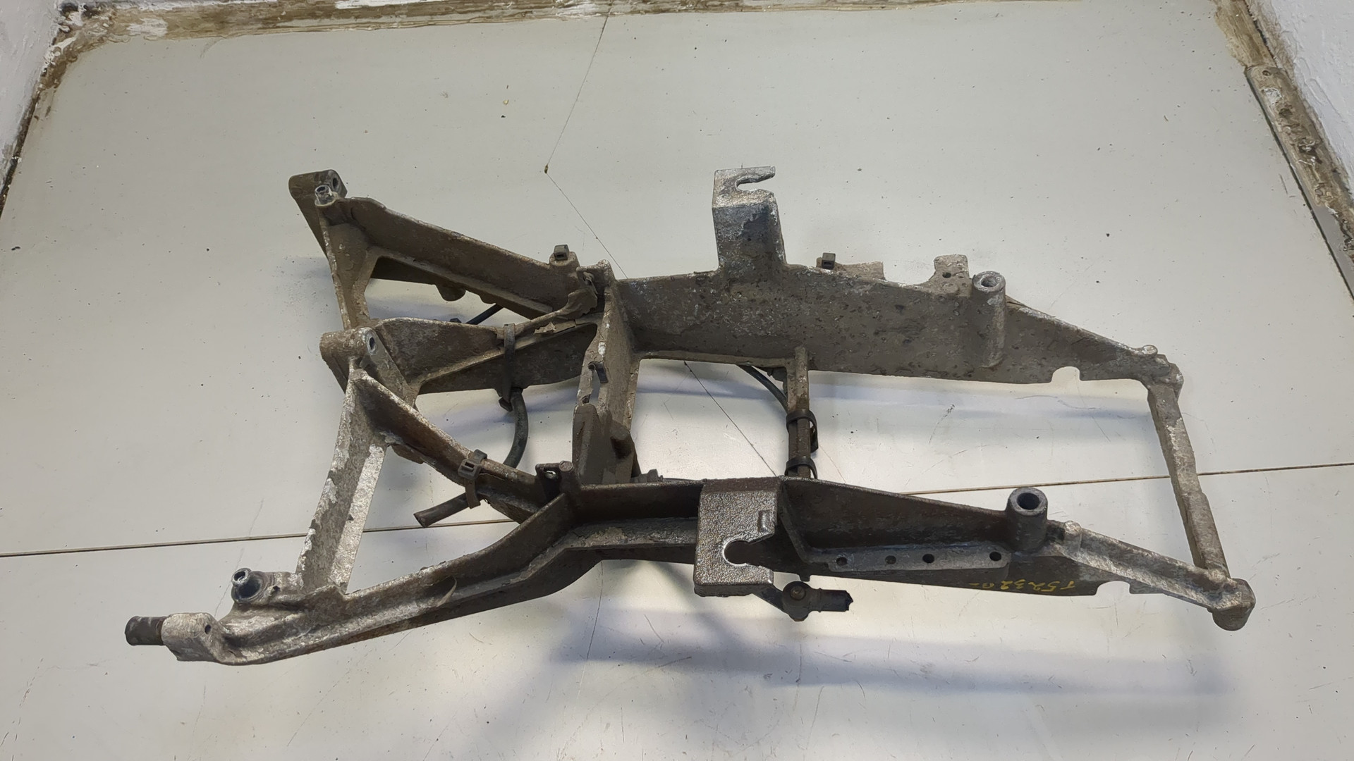 Кронштейн фар правый