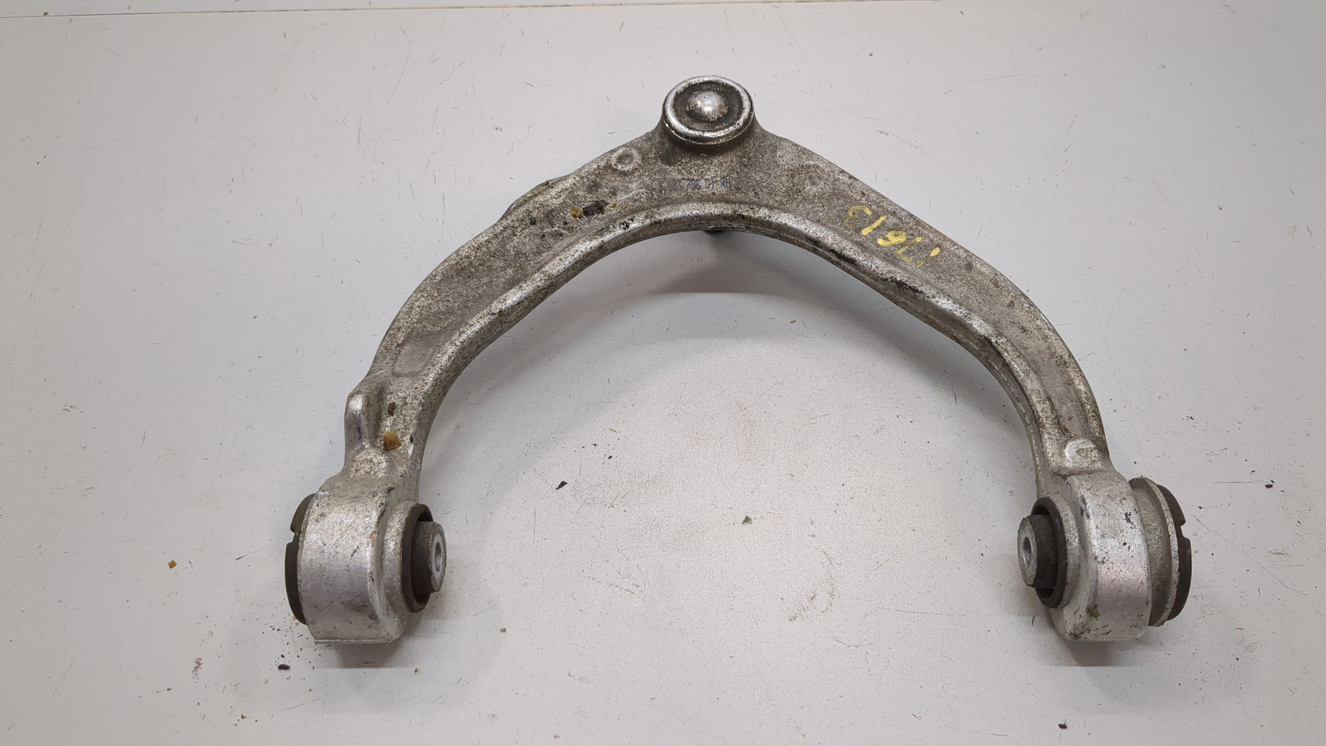 Рычаг передний правый