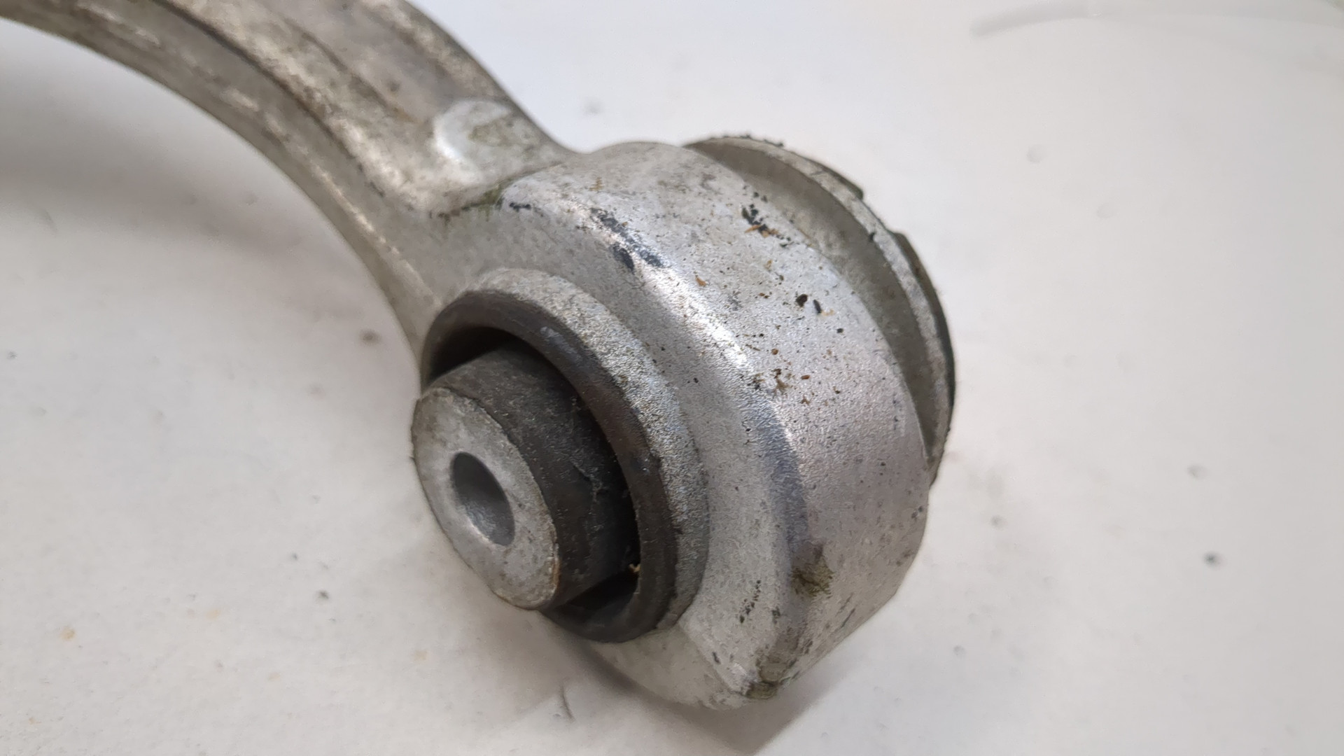 Рычаг передний правый