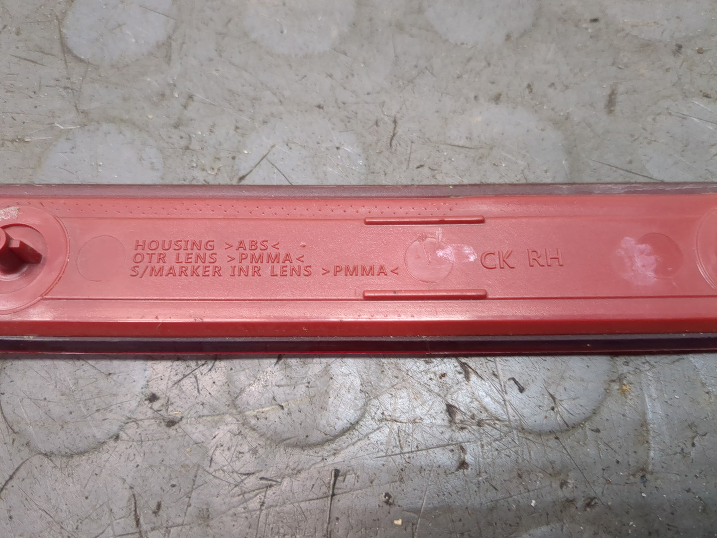 Отражатель в бампер задний правый