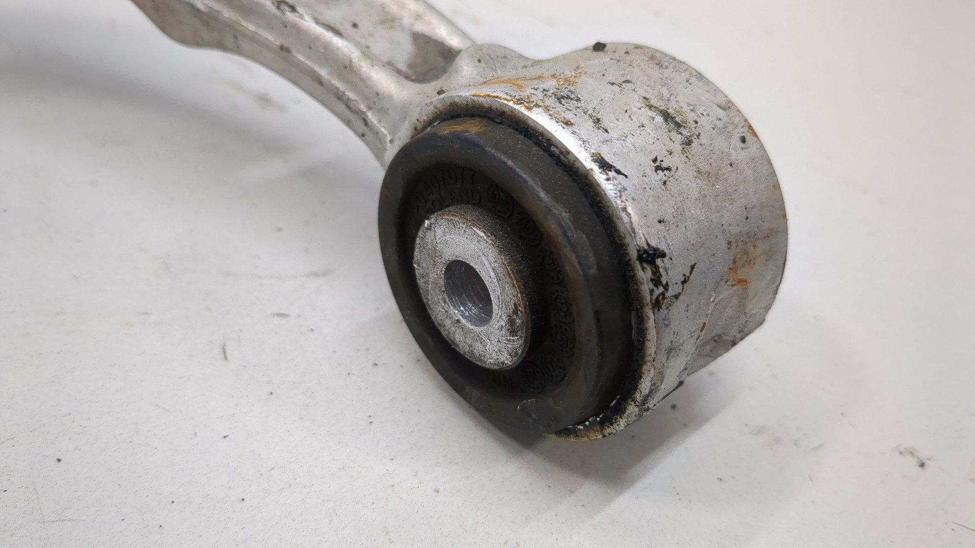 Рычаг передний