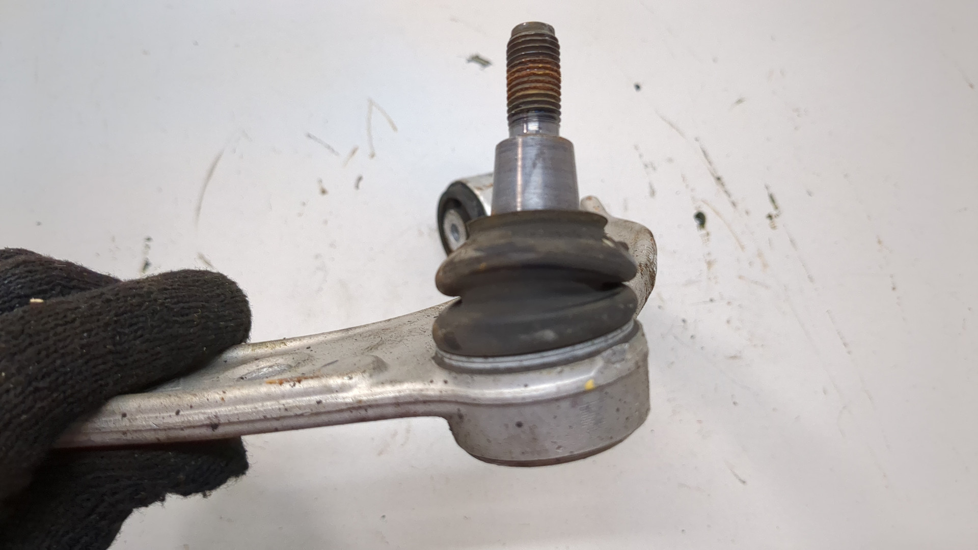 Рычаг передний