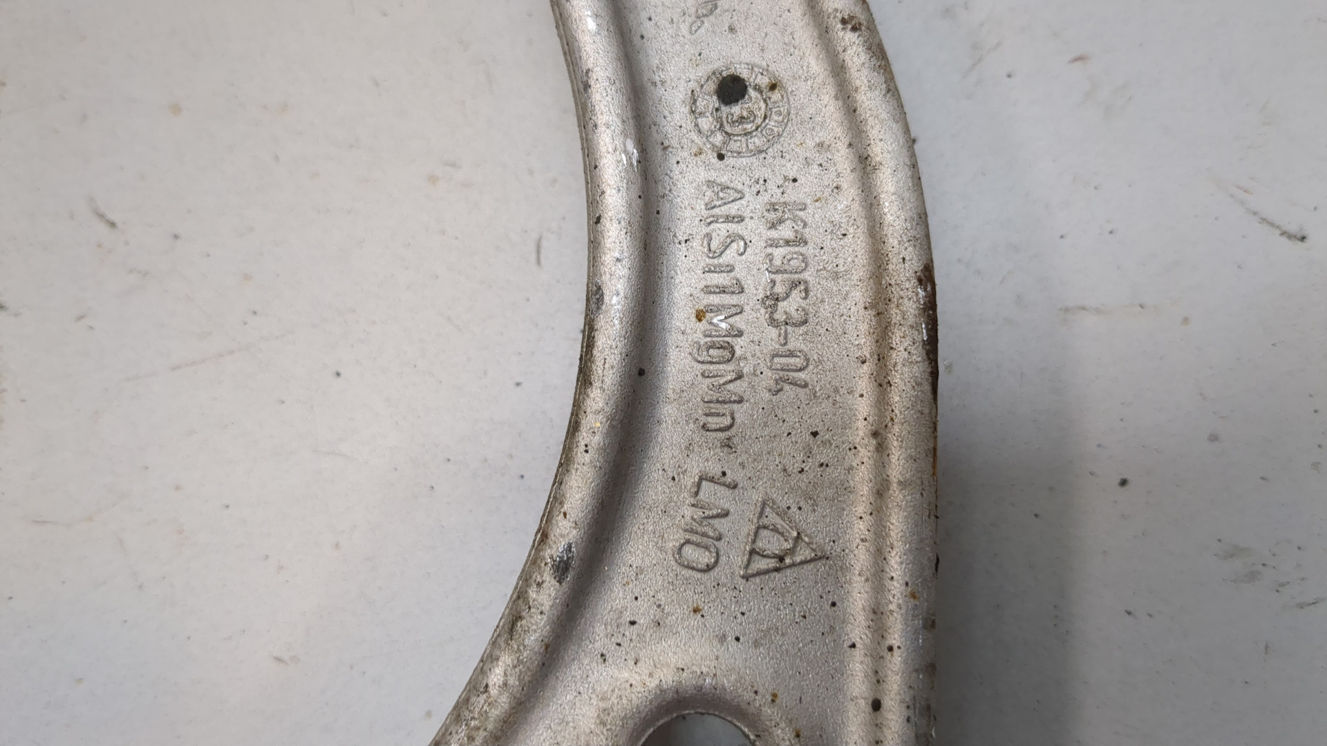 Рычаг передний