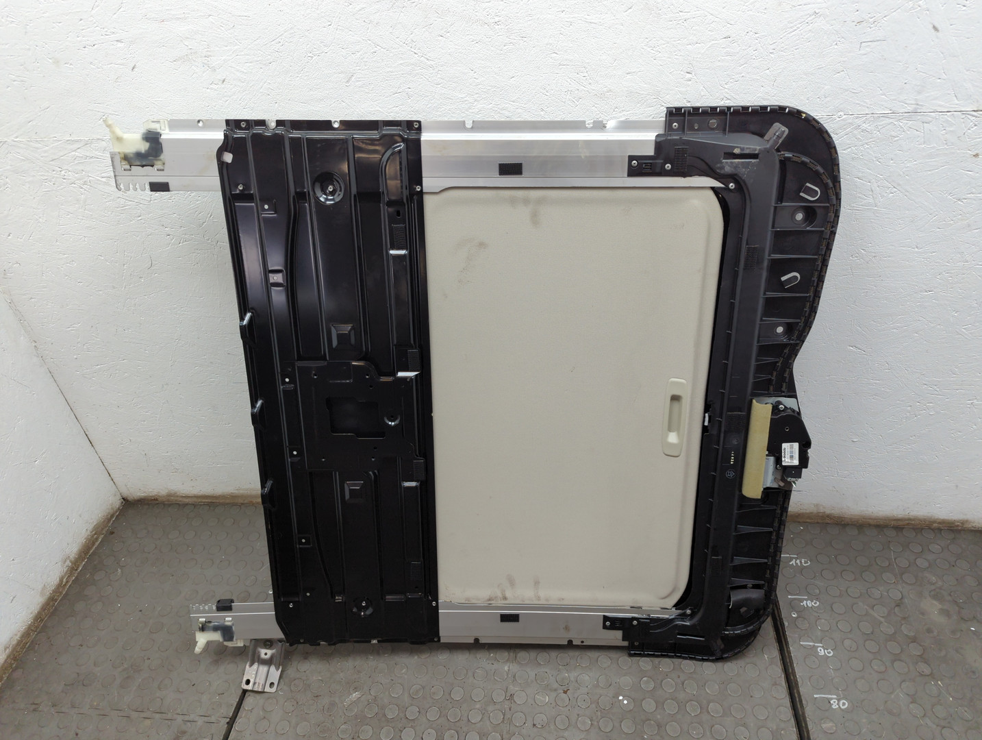 Люк в сборе электрический