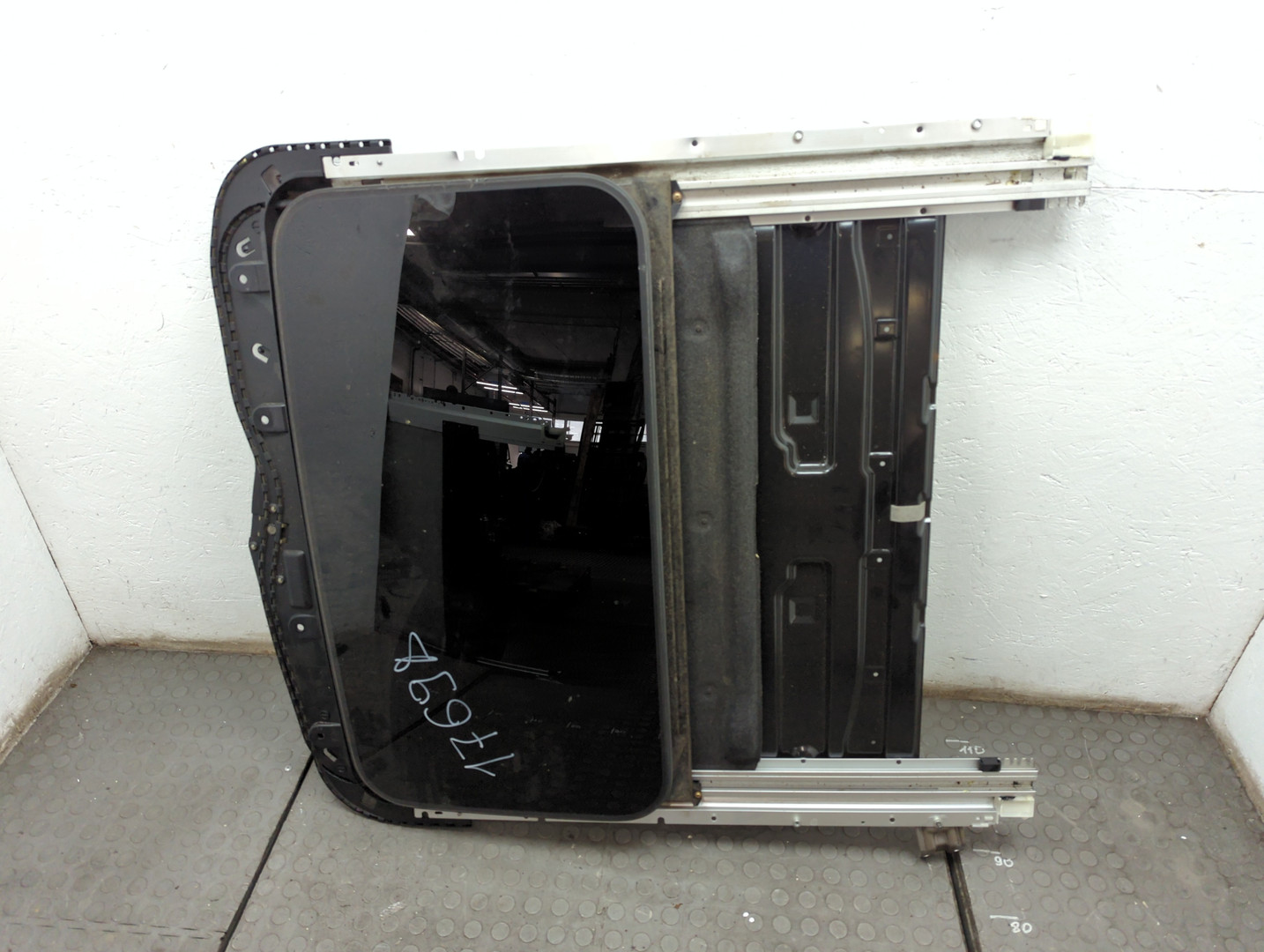 Люк в сборе электрический