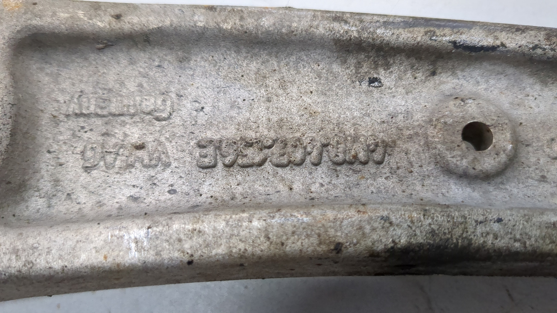 Рычаг передний правый