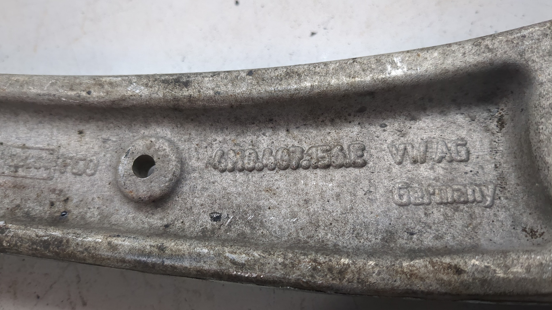 Рычаг передний правый