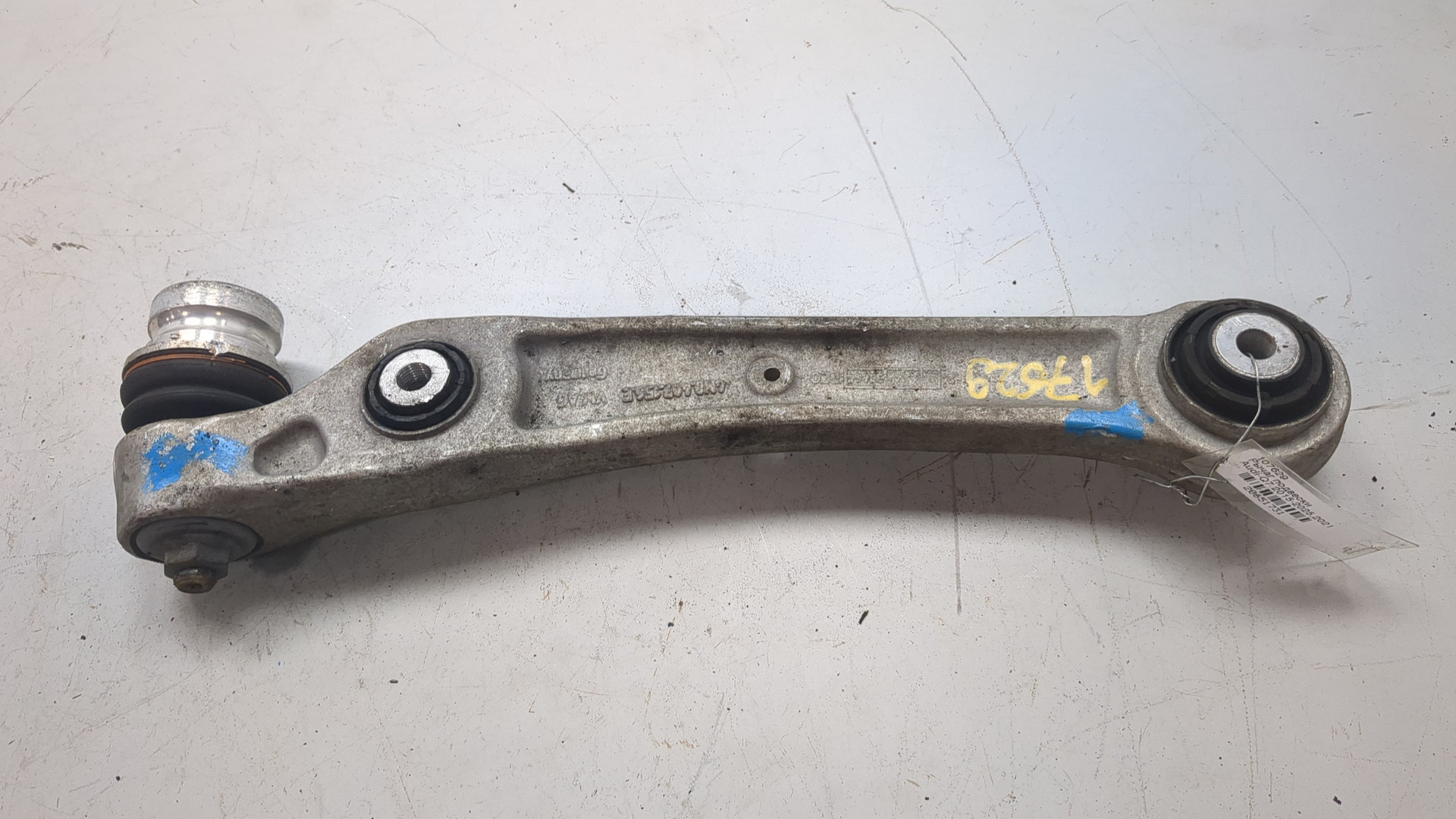 Рычаг передний правый