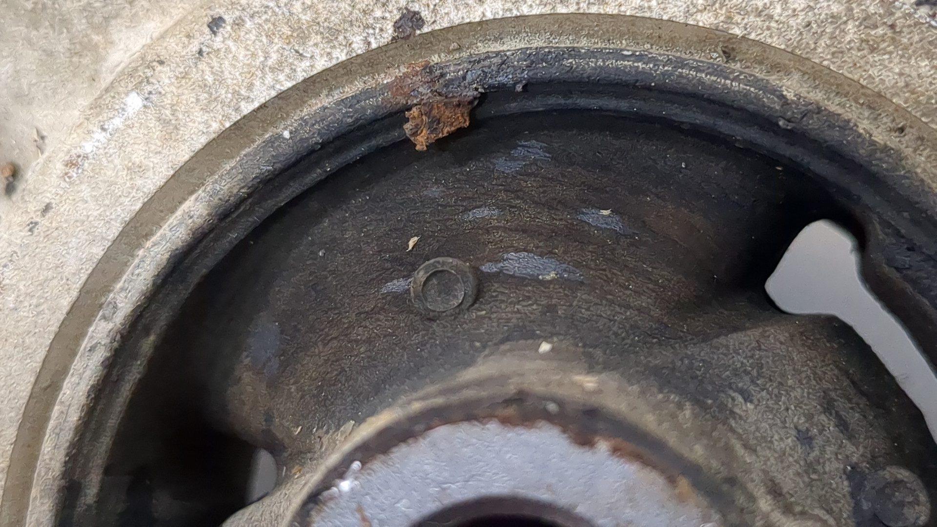 Рычаг передний левый