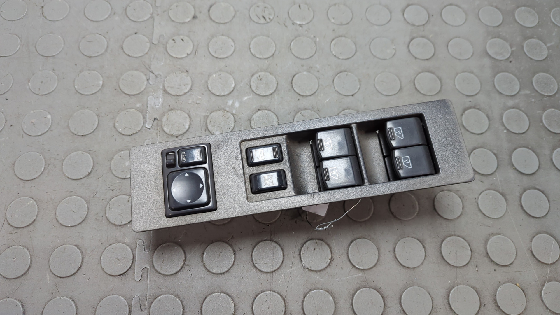 Кнопка стеклоподъемника