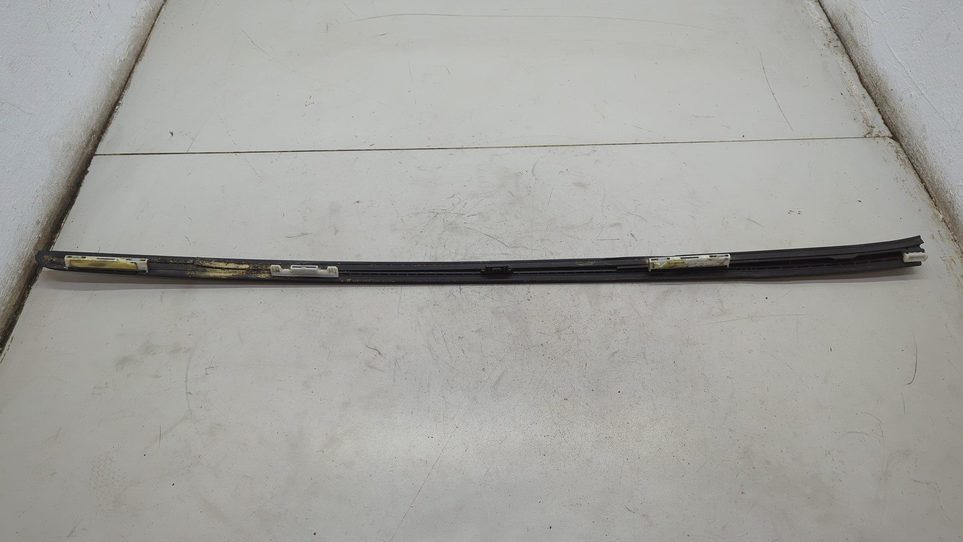 Молдинг лобового стекла