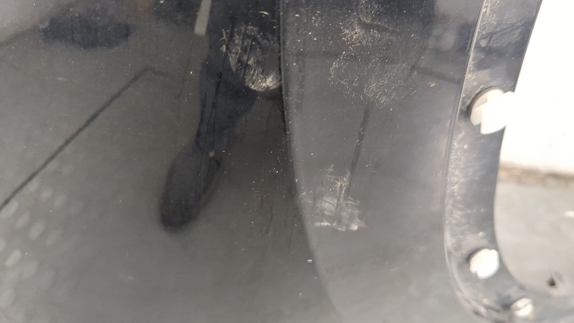 Крыло переднее правое