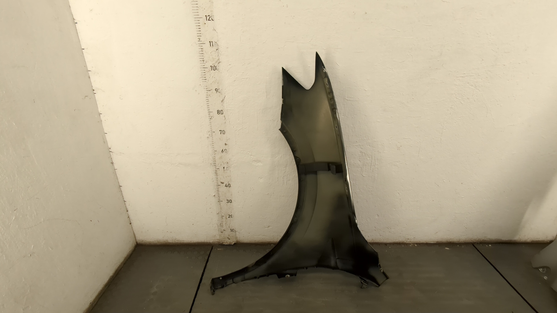 Крыло переднее правое