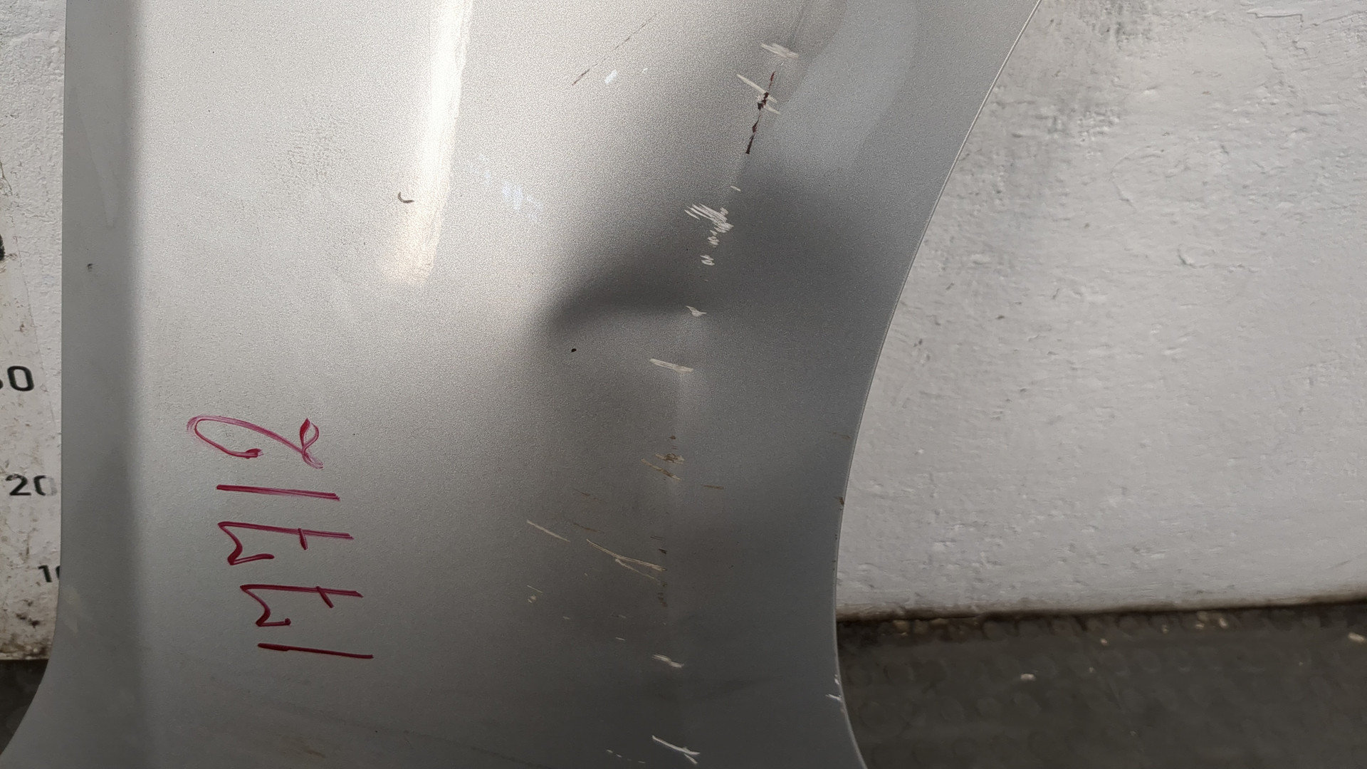 Крыло переднее правое