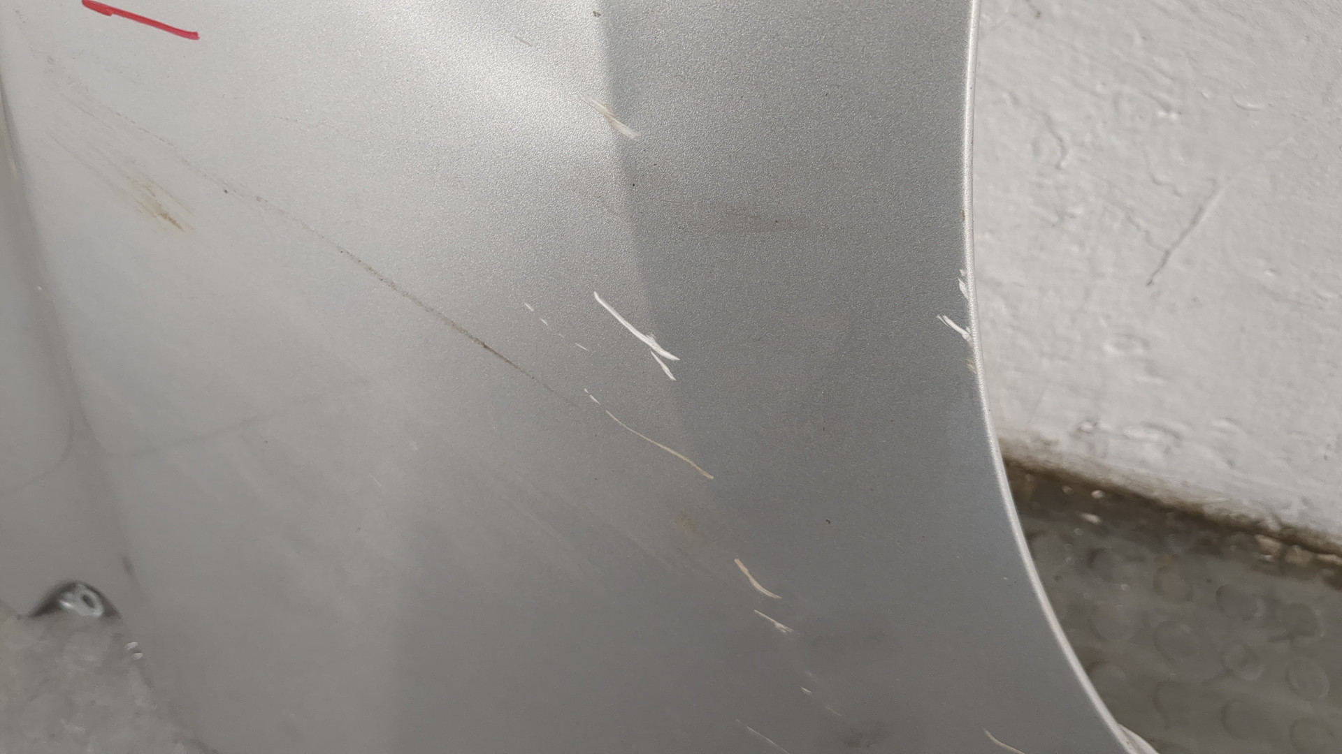 Крыло переднее правое