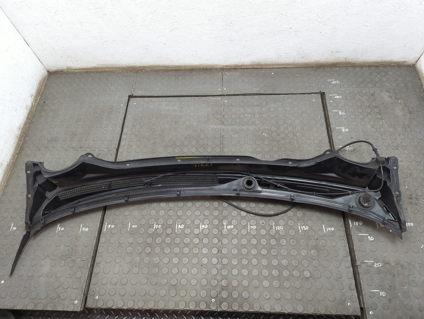 Решетка стеклоочистителей (Жабо)