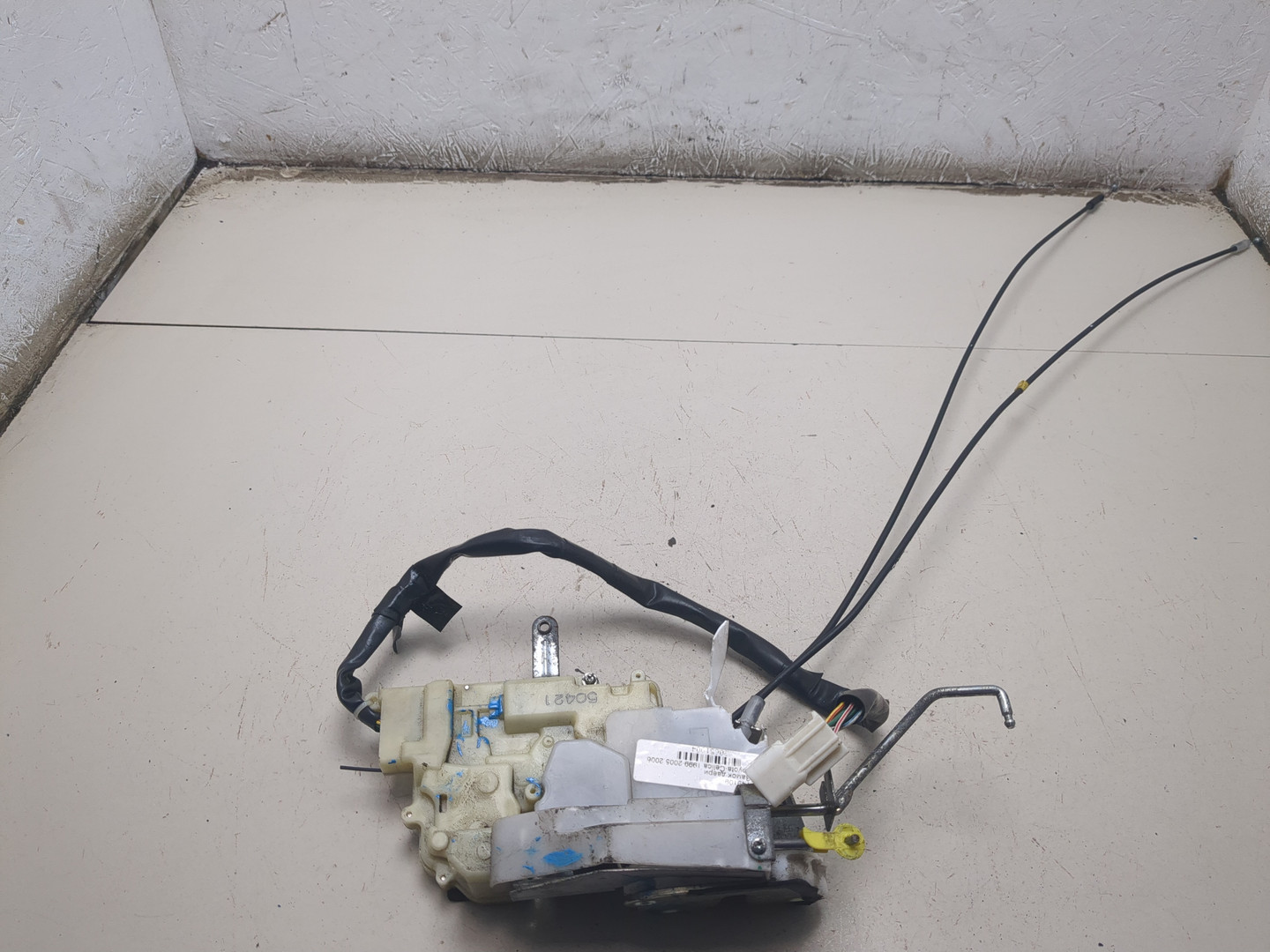 Замок двери передней левой