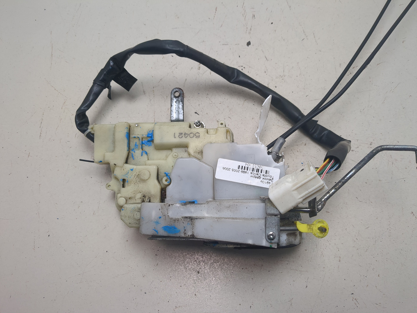 Замок двери передней левой