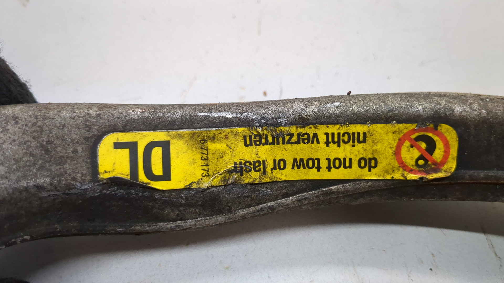 Рычаг передний левый