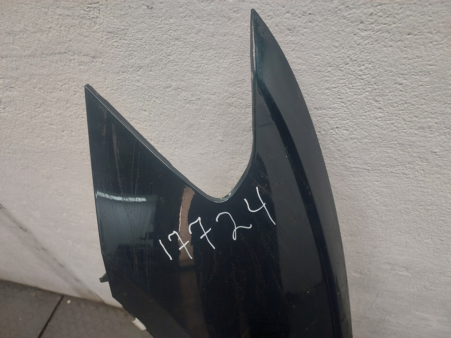 Крыло переднее левое