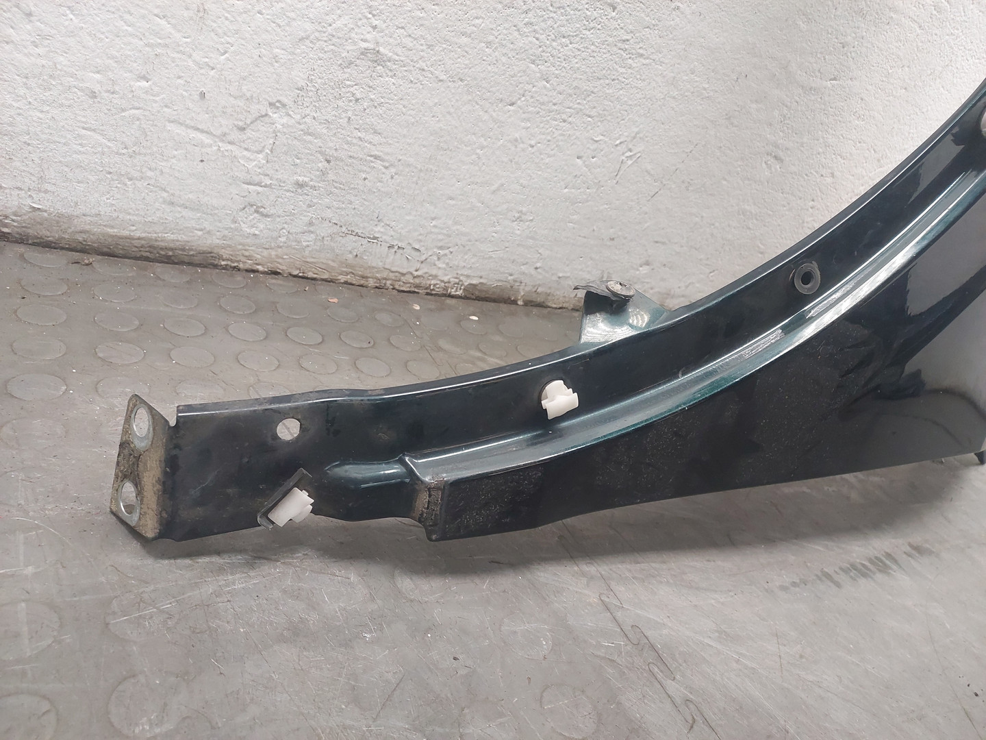 Крыло переднее левое