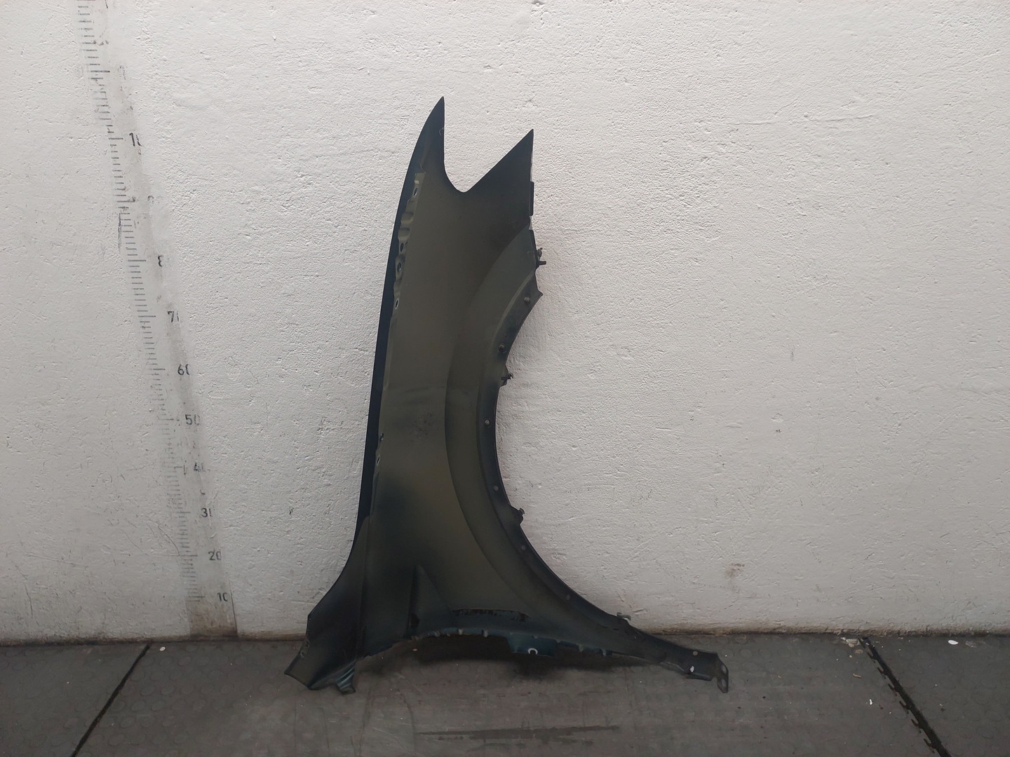 Крыло переднее левое