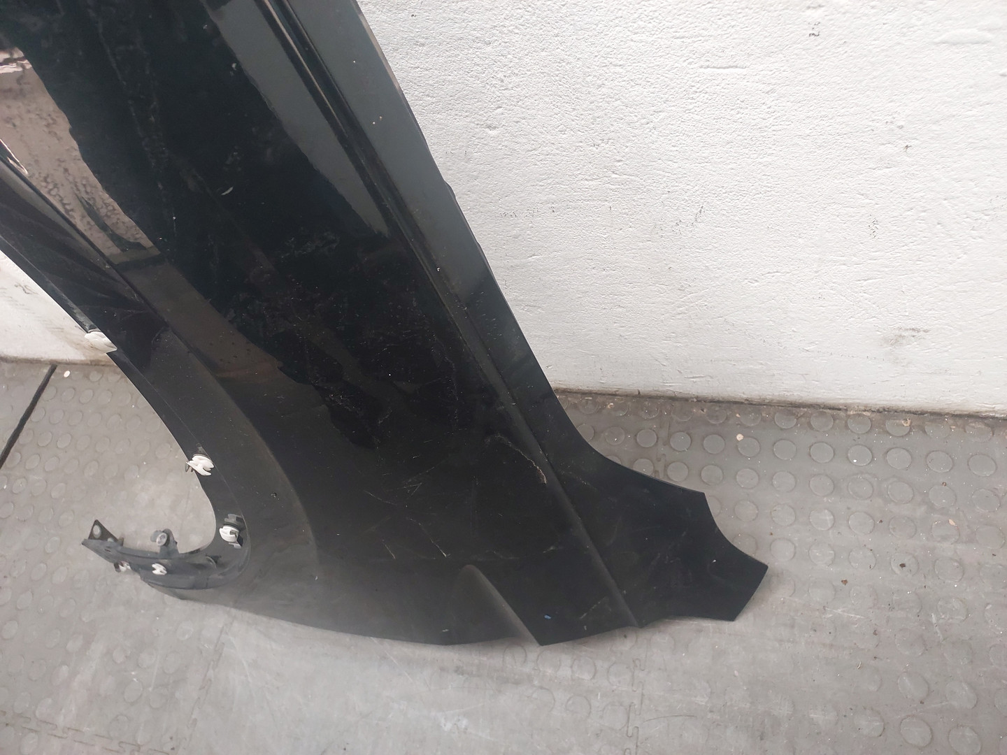 Крыло переднее левое