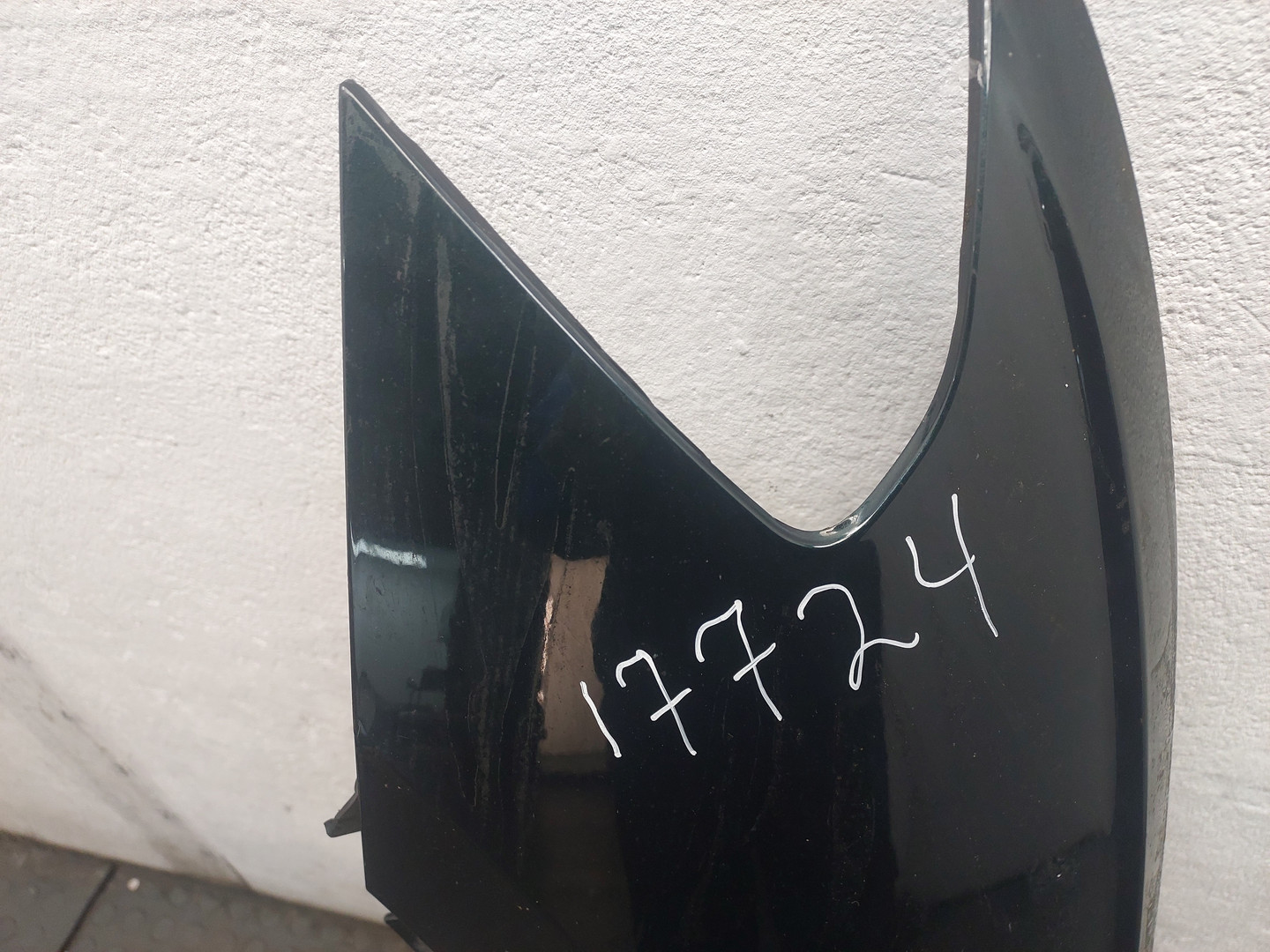 Крыло переднее левое