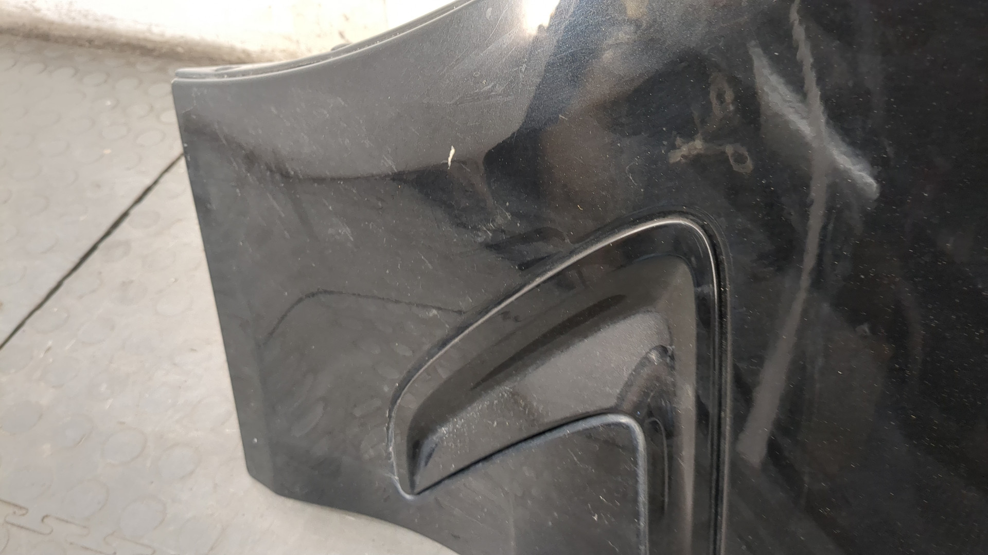 Крыло переднее левое