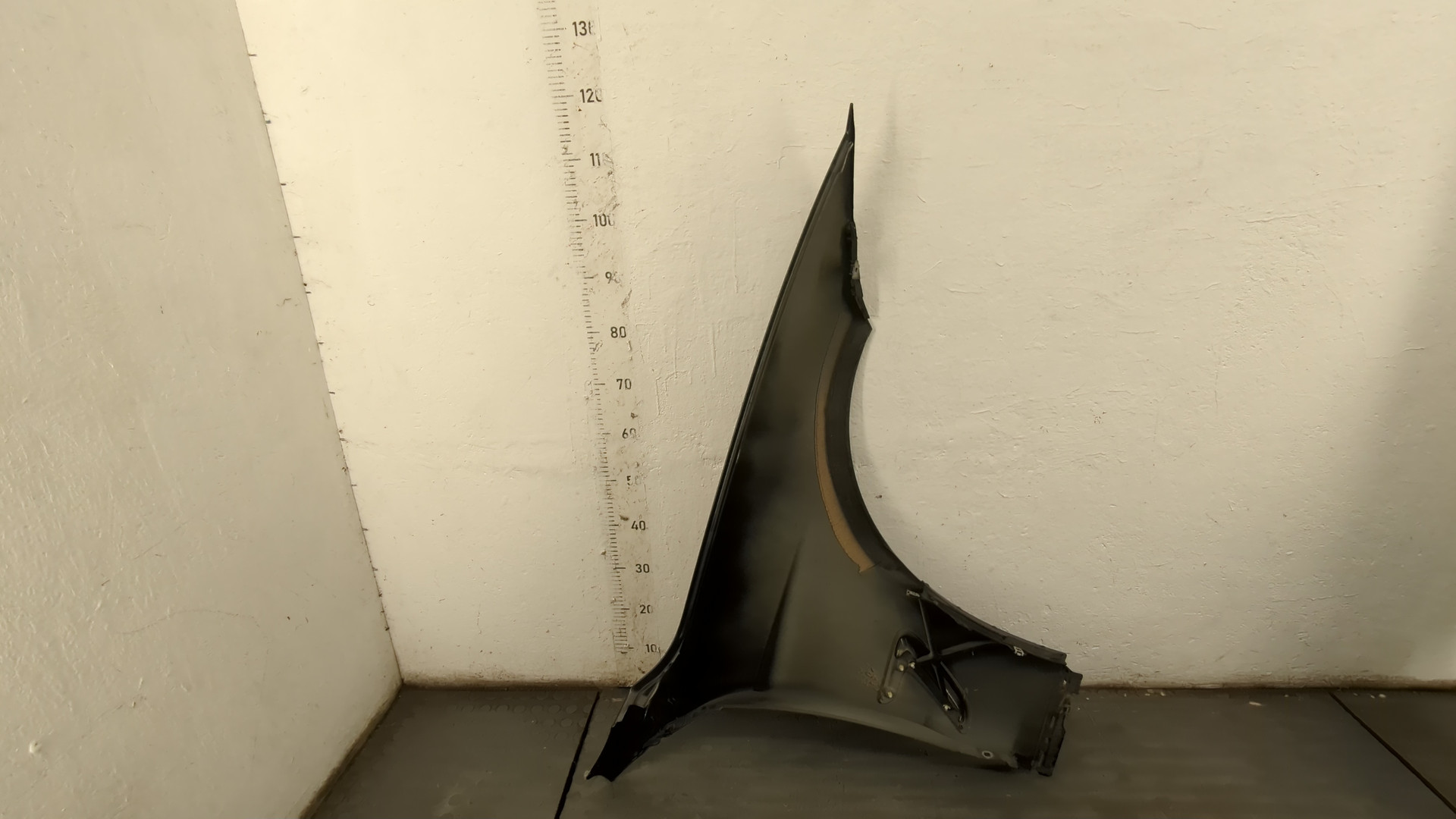 Крыло переднее левое