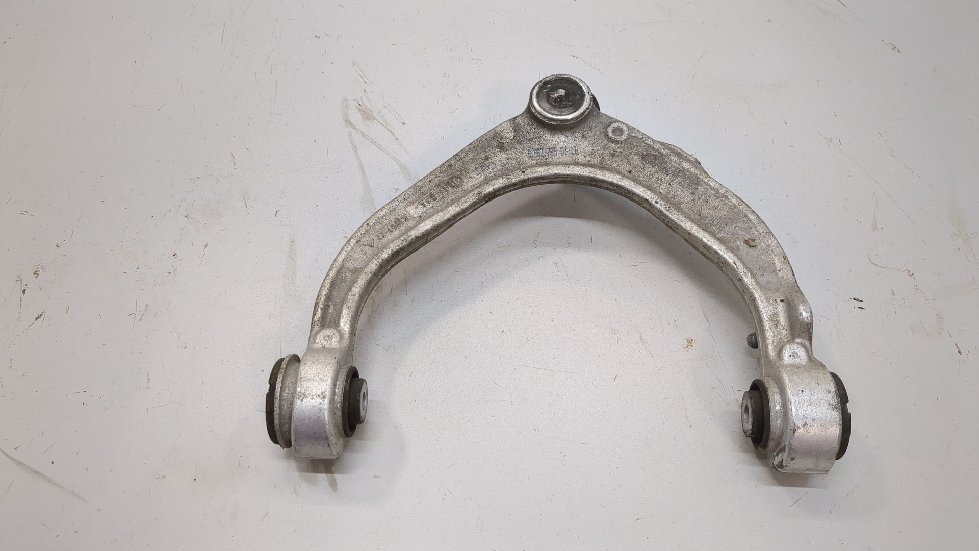 Рычаг передний левый